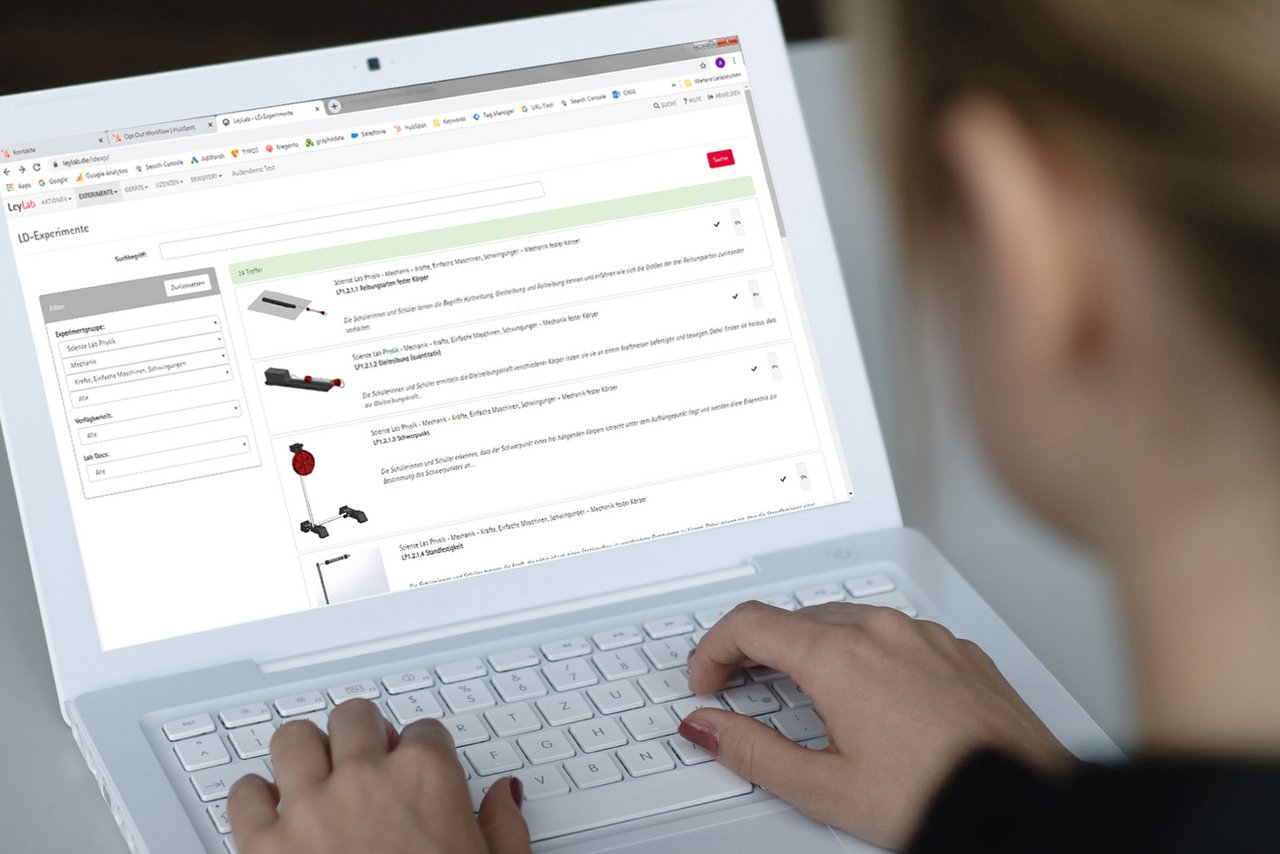 Laptop-Bildschirm zeigt das Online-Portal LeyLab. Es dient der effizienten Verwaltung von Sammlungen, Geräten, Unterrichtsmaterialien und Lizenzen und ist cloud-basiert.